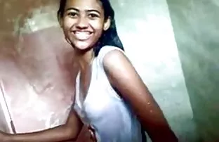 XXX अननुभवी कुत्री देते त्याच्या गांडीचा लांडगे
