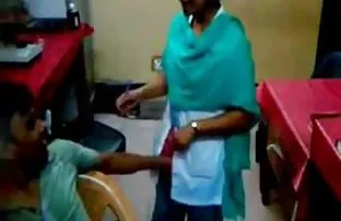XXX सोनेरी केस व गोरी त्वचा cums from आपल्या आवडत्या कुद्रेमुख