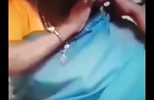XXX अनवाणी चालणे in puddles आणि बर्फ