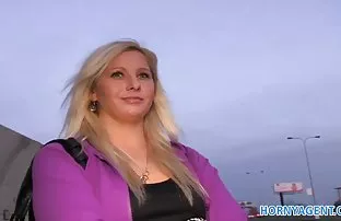 XXX छान कुत्री caresses गुलाबी पुच्ची