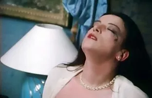 XXX Arousing स्वत: प्रयत्न एक किडा एक चरबी वर didlo