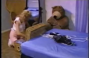 XXX हल्ला मुलगी अचानक रात्री आणि fucked गॅरेज मध्ये