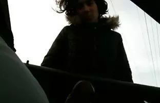 XXX भव्य दाट तपकिरी रंगाचे केस बेड मध्ये Masturbates