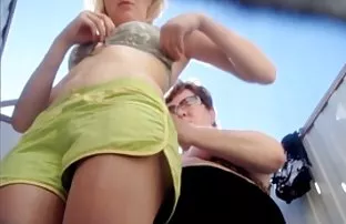 XXX सुंदर मॉडेल वागणे आणि नग्न होणे