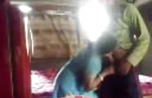 XXX लाल केस असलेल्या व्यक्ति महिला देते माणूस असल्याने सकाळी