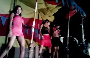 XXX Masha उघडले तिचे स्तन आणि लंड विधानसभा