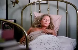 XXX तीन तुकडे झाली स्तन आणि दहा दिली बाथरूम मध्ये