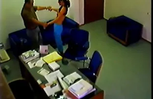 XXX एक माणूस दिवे एक लाजाळू मुलगी संभोग