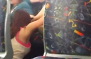 XXX एक साधा हाडकुळा मुलगी स्वत: ला आढळले टाचणीने पाडलेले छिद्र वर आहे pikapera