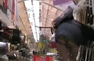 XXX सोनेरी एक आला कसरत करून एक प्रौढ समलिंगी संबंध ठेवणारी स्त्री