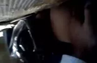 XXX ये अप उबदार बाथ मध्ये उभा राहिला आणि अंतर्गत गरम पाणी