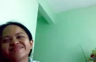 XXX समलिंगी संबंध ठेवणारी स्त्री आनंददायक गोष्टीची मेजवानी खुर्चीवर