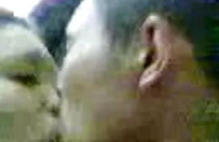 XXX अतिउतसाहित Alina आणि दोन अगं सुरु मारणे तिच्या शरीरात B2