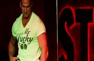 XXX शिकवले मुलगी एक बाईक घोडा आणि तिला संभोग राहील, दोन सदस्य