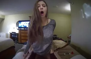XXX सुनावणी groans च्या मुली आला आणि सामील झाले porevo